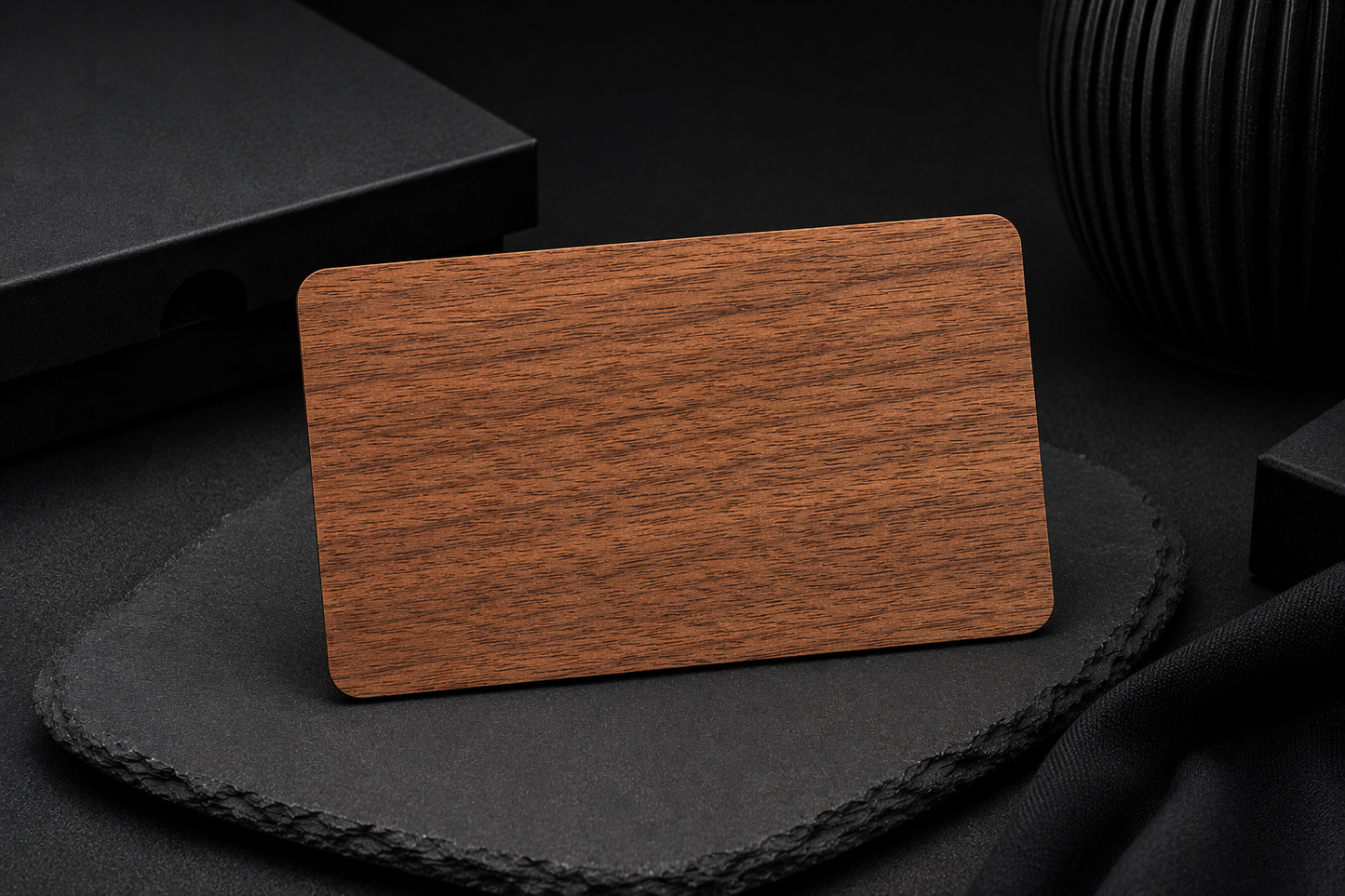 Tessera NFC in legno di noce premium